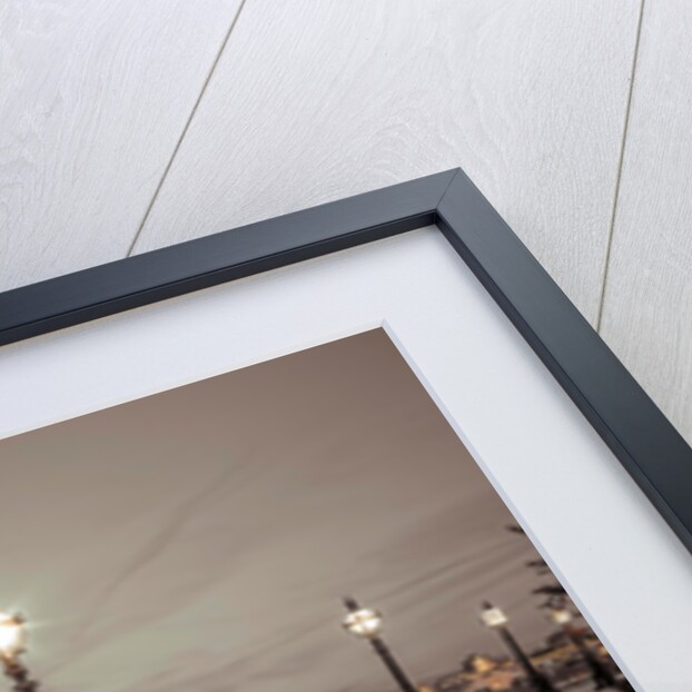 Thames promenade, London by Assaf Frank